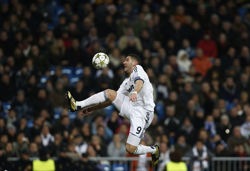 Karim Benzema wallpaper, controlling and receiving a ball in the air with perfect technique, in Real Madrid 2012-2013