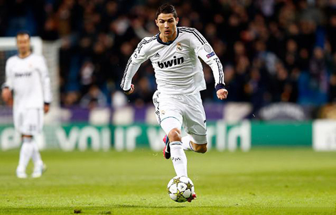 Cristiano Ronaldo running very fast with the ball close to his foot, in Real Madrid vs Ajax, in 2012-2013