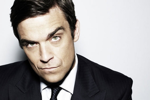 Robbie Williams peculiar face and eyebrows expression