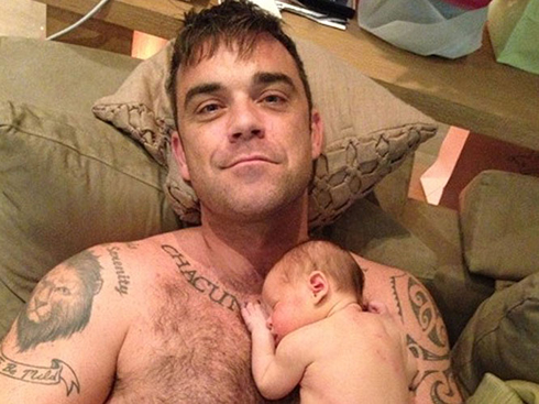 Robbie Williams tattoo photo with his son on his chest, in 2012