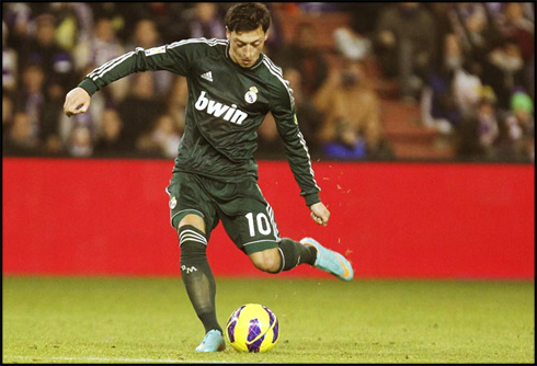 Mesut Ozil, free-kick specialist, scoring a goal in Real Madrid 2012-2013