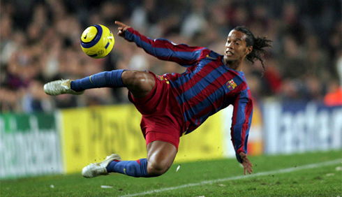 Ronaldinho acrobatic shot in FC Barcelona