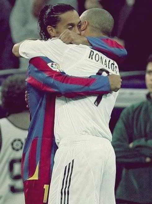 Ronaldinho hugging Ronaldo in a Real Madrid vs Barcelona Clasico
