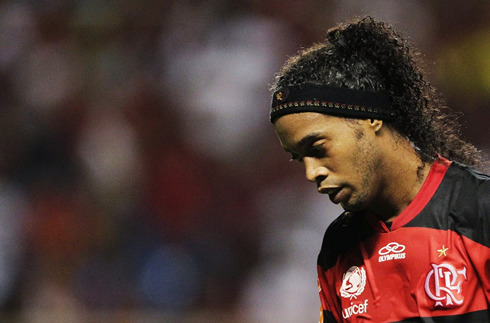 Ronaldinho looking sad and hiding his smile, in a game for Flamengo