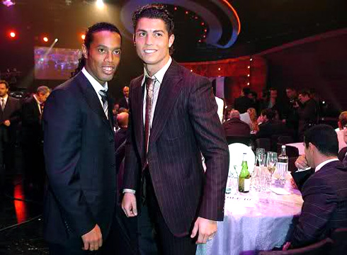 Cristiano Ronaldo taking a photo with Ronaldinho, in the 2005-2006 Balon d'Or ceremony and gala
