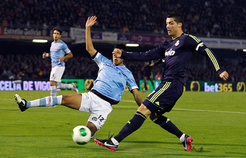 Cristiano Ronaldo crossing the ball, in Celta de Vigo 2-1 Real Madrid