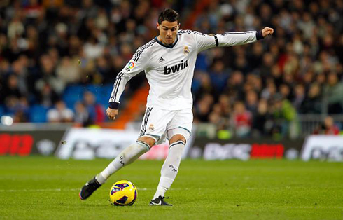 Cristiano Ronaldo classic long shot technique, in Real Madrid 2012-2013