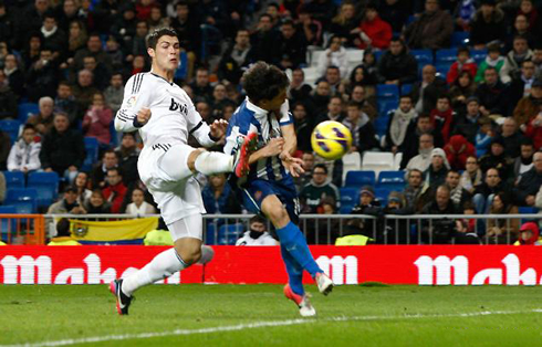 Cristiano Ronaldo goal, using his cleats studs, in Real Madrid vs Espanyol, for La Liga 2012-2013