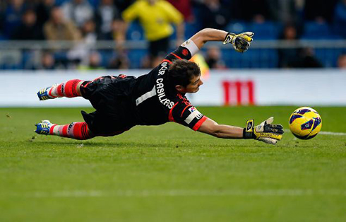 Iker Casillas completely stretched to make a great save and stop for Real Madrid, in 2012-2013