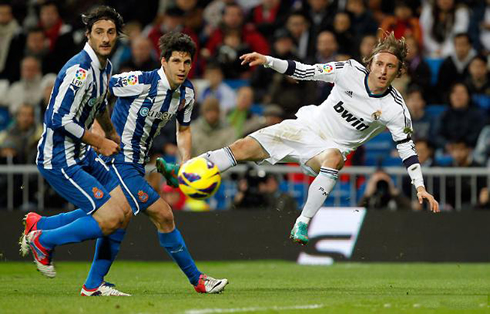 Luka Modric acrobatic shot, in Real Madrid vs Espanyol, in 2012-2013