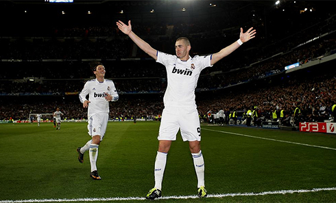 Karim Benzema celebrating goal at the Santiago Bernabéu, like a boss