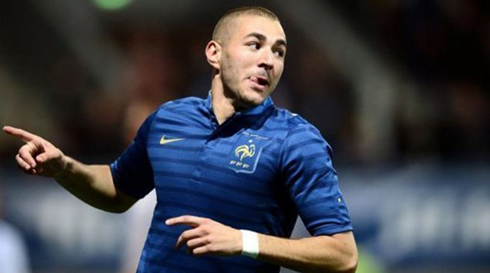 Karim Benzema wearing the new shirt and jersey for France, in 2012-2013