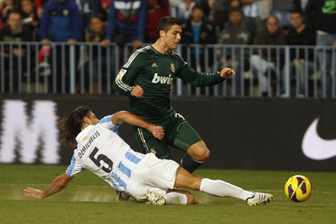 Cristiano Ronaldo dribbling Demichelis, in Malaga 3-2 Real Madrid, for La Liga 2012-2013