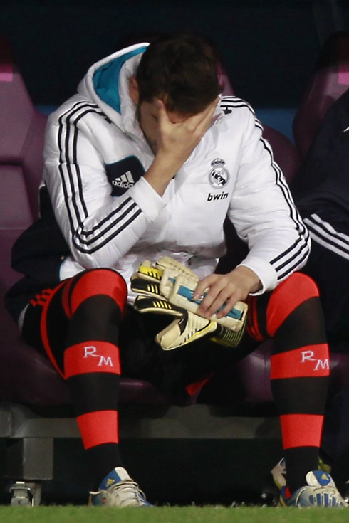 Iker Casillas disgusted in Real Madrid bench, in 2012-2013
