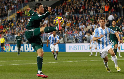 Cristiano Ronaldo perfect ball control, with top notch technique, in a soccer game for Real Madrid in 2012-2013