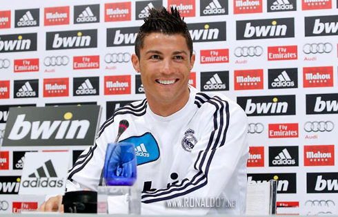 Cristiano Ronaldo smiling to the journalists, in 2013