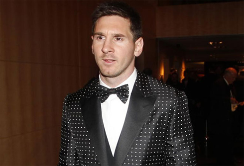 Lionel Messi arriving to the FIFA Balon d'Or 2012 ceremony, on his horrible suit