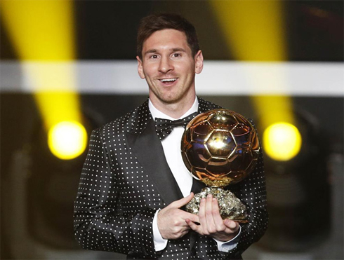 Lionel Messi holding the trophy on his awful pimp suit and dress, at the FIFA Balon d'Or 2012 ceremony