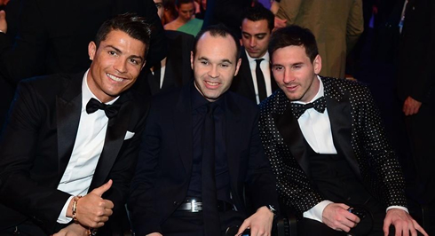 Cristiano Ronaldo next to Iniesta and Lionel Messi, smiling while taking a picture at the FIFA Balon d'Or 2012 gala