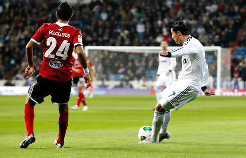 Cristiano Ronaldo knuckle ball shot and goal, in Real Madrid vs Celta de Vigo, at the Spanish Copa del Rey 2013