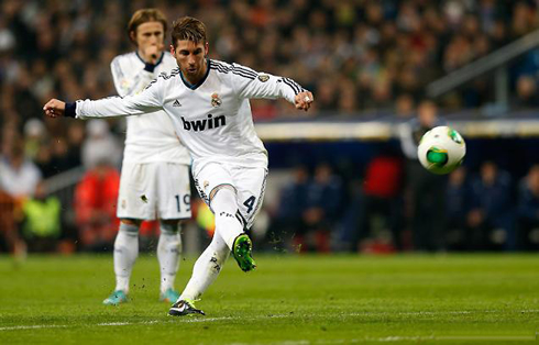 Sergio Ramos taking a free-kick for Real Madrid, in the Copa del Rey 2012-2013