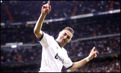 Karim Benzema scoring the opening goal against Valencia, at the Santiago Bernabéu, in 2013