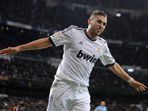 Karim Benzema trademark goal celebration, similar to the Brazilian Ronaldo