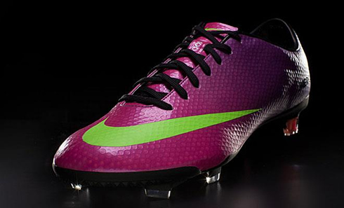 Cristiano Ronaldo's new Nike Mercurial Vapor IX football pink boots for 2013