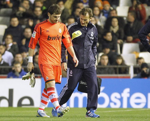 Iker Casillas leaving the field, injured in Real Madrid 2013 campaign