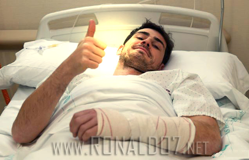 Iker Casillas recovering from injury surgery in hospital, in 2013