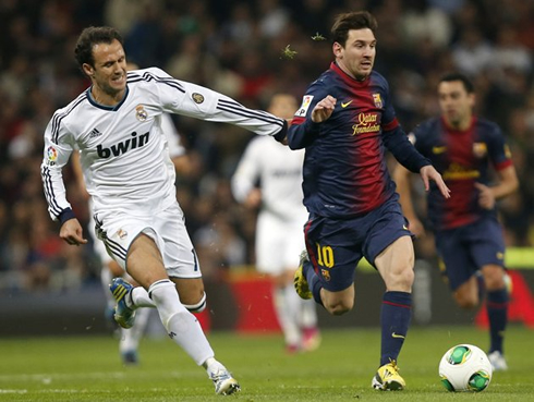 Ricardo Carvalho chasing down Lionel Messi, in Real Madrid vs Barcelona, in 2013