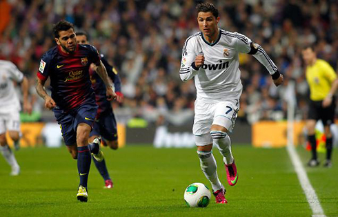 Cristiano Ronaldo running faster than Daniel Alves, in Real Madrid vs Barcelona in 2013