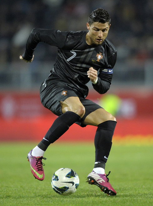 Cristiano Ronaldo black heel trick, with pink boots and an all-black kit of the Portuguese National Team, in 2013