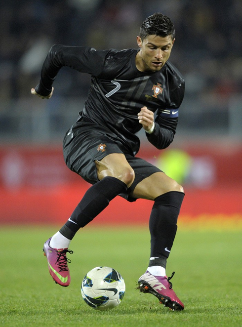 cristiano ronaldo pink boots