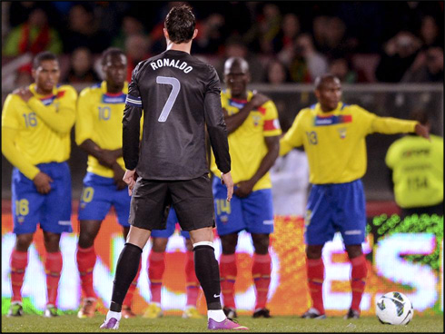 Cristiano Ronaldo, free-kick stance in Portugal 2013