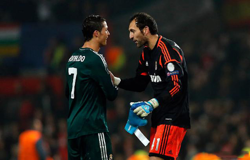 Cristiano Ronaldo and Diego López, at the end of Manchester United vs Real Madrid, in 2013