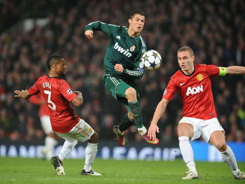 Cristiano Ronaldo rising above Patrice Evra and Nemanja Vidic, in Manchester United 1-2 Real Madrid, in 2013