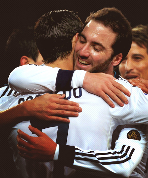 Cristiano Ronaldo hugging Gonzalo Higuaín, in Real Madrid 2013