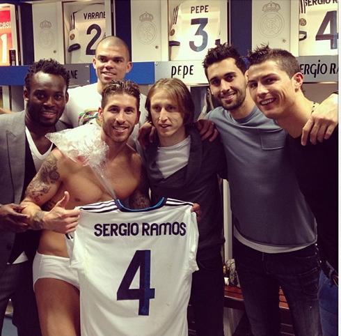 Cristiano Ronaldo taking a photo with Real Madrid teammates in the locker room, in 2013