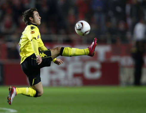 Mario Götze perfect ball control in the air, during a game for Borussia Dortmund