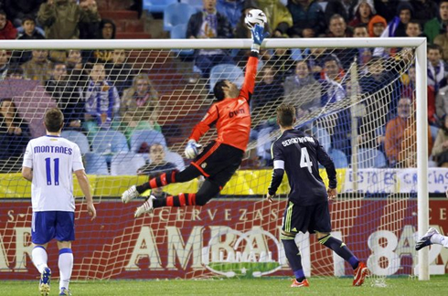 Diego López superb save in a game for Real Madrid, in 2013