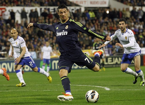 Cristiano Ronaldo equalising goal, in Zaragoza 1-1 Real Madrid, for La Liga 2013