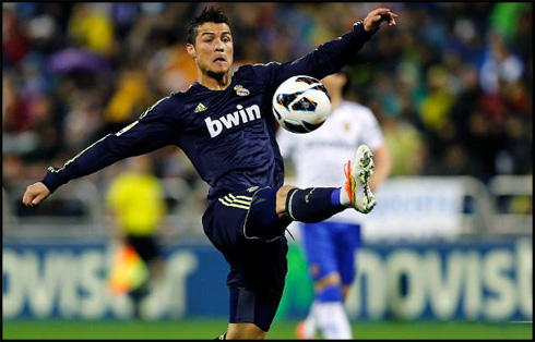 Cristiano Ronaldo perfect ball control with one leg stretched out, in Real Madrid 2013