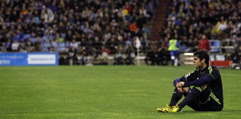 Ricardo Kaká seated on the grass, watching Real Madrid playing in 2013