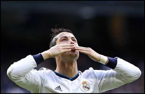 Cristiano Ronaldo sending kisses to everyone in the Santiago Bernabéu, in Real Madrid 2013