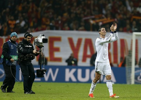 Cristiano Ronaldo acting as a captain and thanking Real Madrid fans for supporting the team in Turkey
