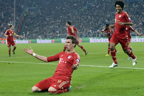 Bayern Munich celebrating a goal against Juventus, in the UEFA Champions League 2013 edition