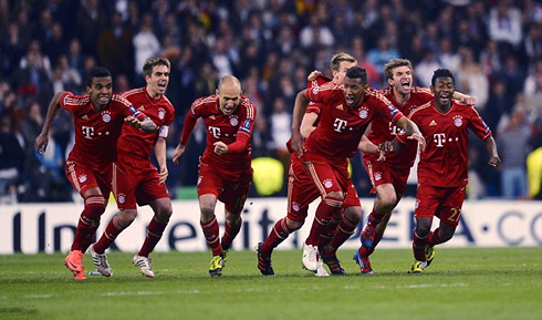 Bayern Munich players celebrating the passage to the Champions League final, in Spanish soil