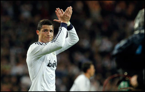 Cristiano Ronaldoa applauding and thanking Real Madrid fans at the Santiago Bernabéu in the Champions League semi-finals vs Borussia Dortmund, in 2013