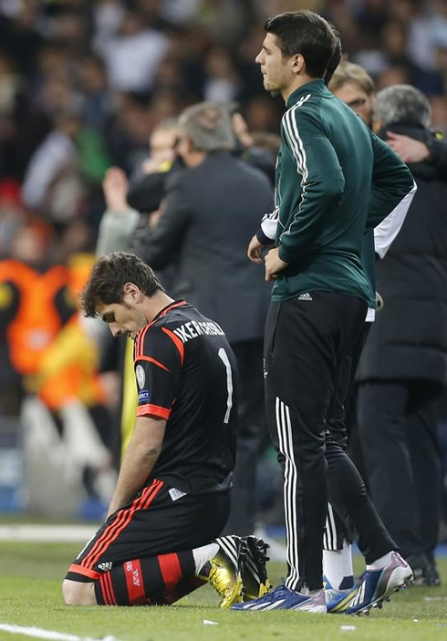 Iker Casillas on his knees in Real Madrid vs Borussia Dortmund 2nd leg for the Champions League 2013